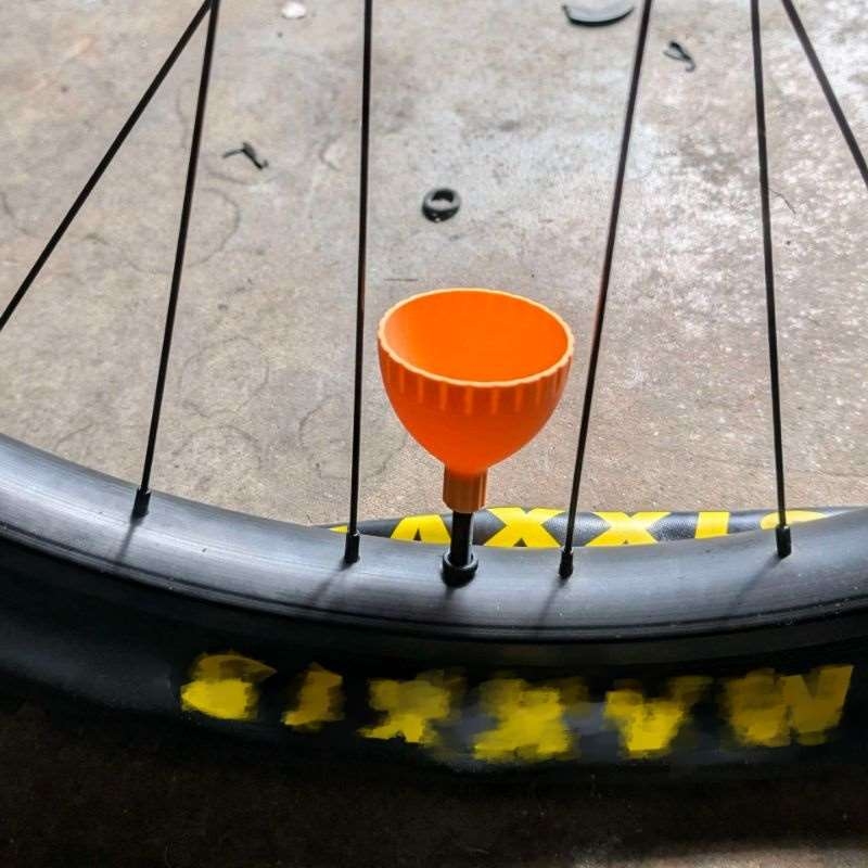 Bicycle Tire Valve Oil Funnel  - Tubeless Tire Sealant ulasan dan harga